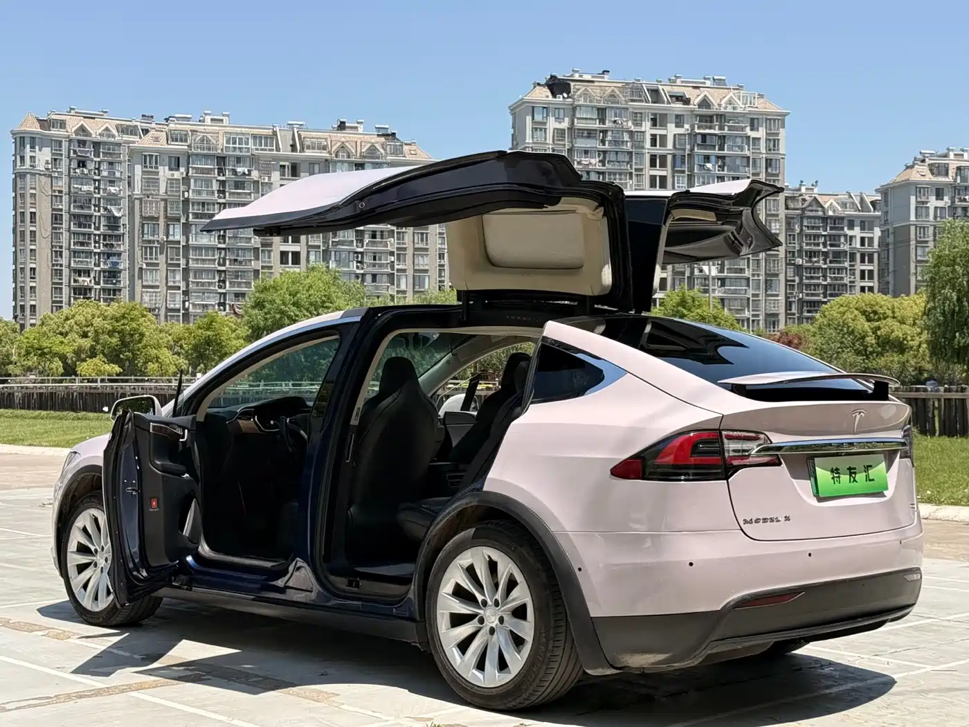 TESLA MODEL X