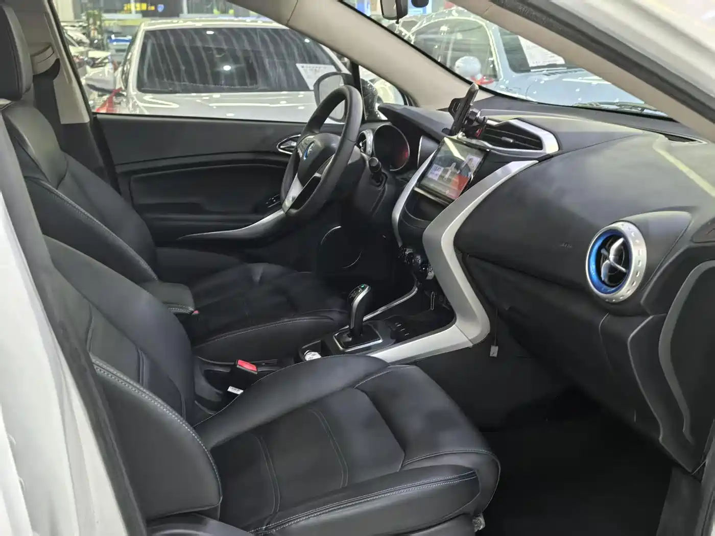 BYD Yuan New Energy 2018 EV360 Smart Connected Joyful Type фото 10