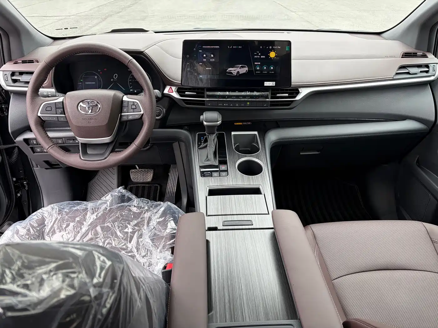 Toyota Granvia 2026 Model 2.5L Hybrid Prestige PLUS AWD Trim фото 8