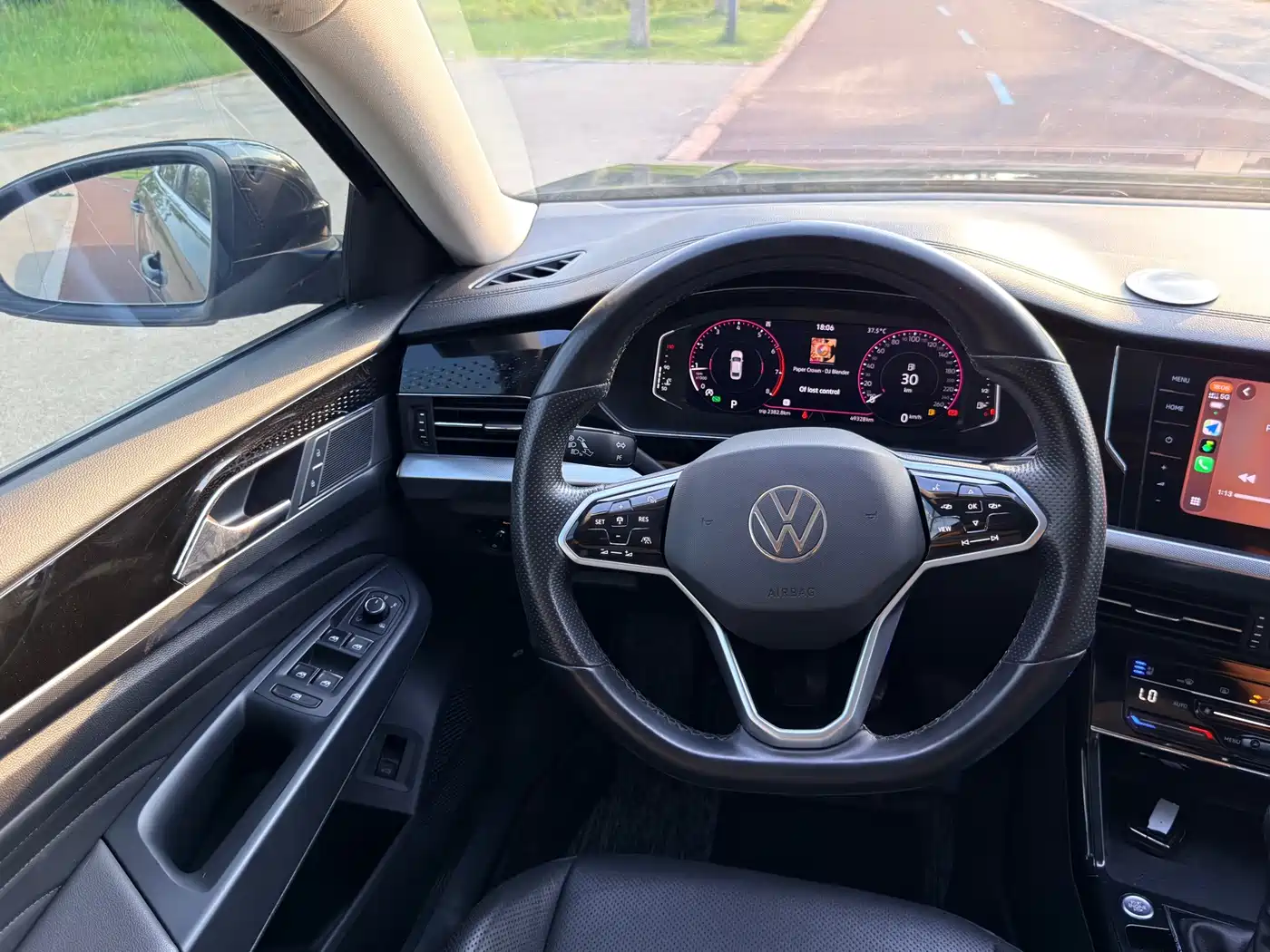 Фото 10 - Volkswagen Passat