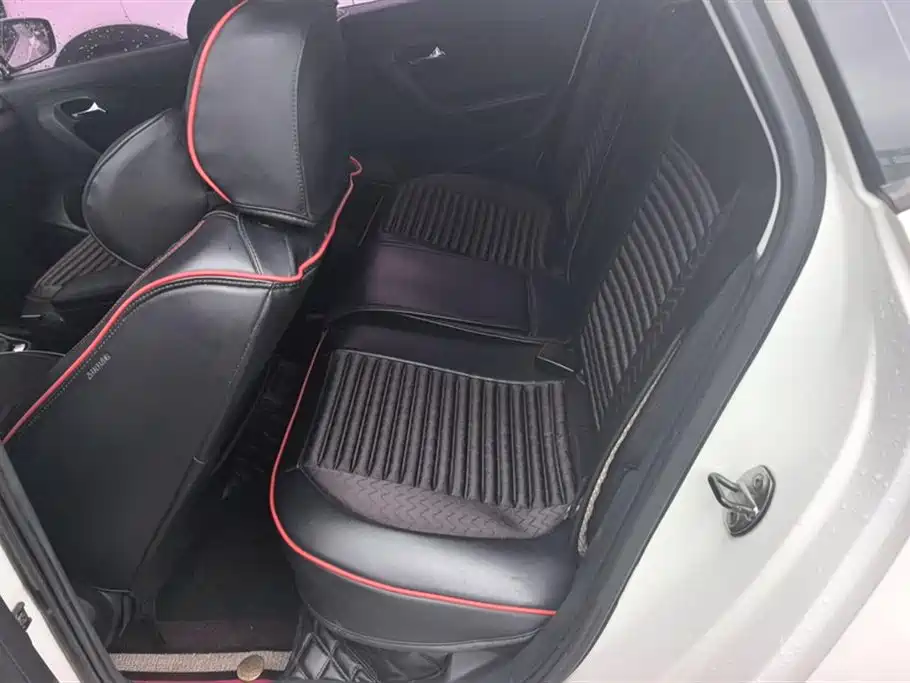 Volkswagen Polo 2013 1.4L Automatic Comfort Edition фото 11