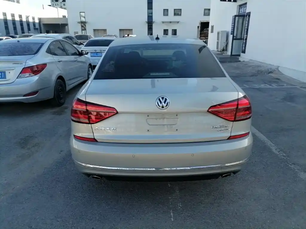 Volkswagen Passat 2017 330TSI DSG Prestige фото 10