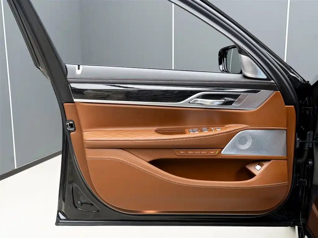 BMW 7 Series 2019 Facelift M760Li xDrive V12 Sport Package фото 8