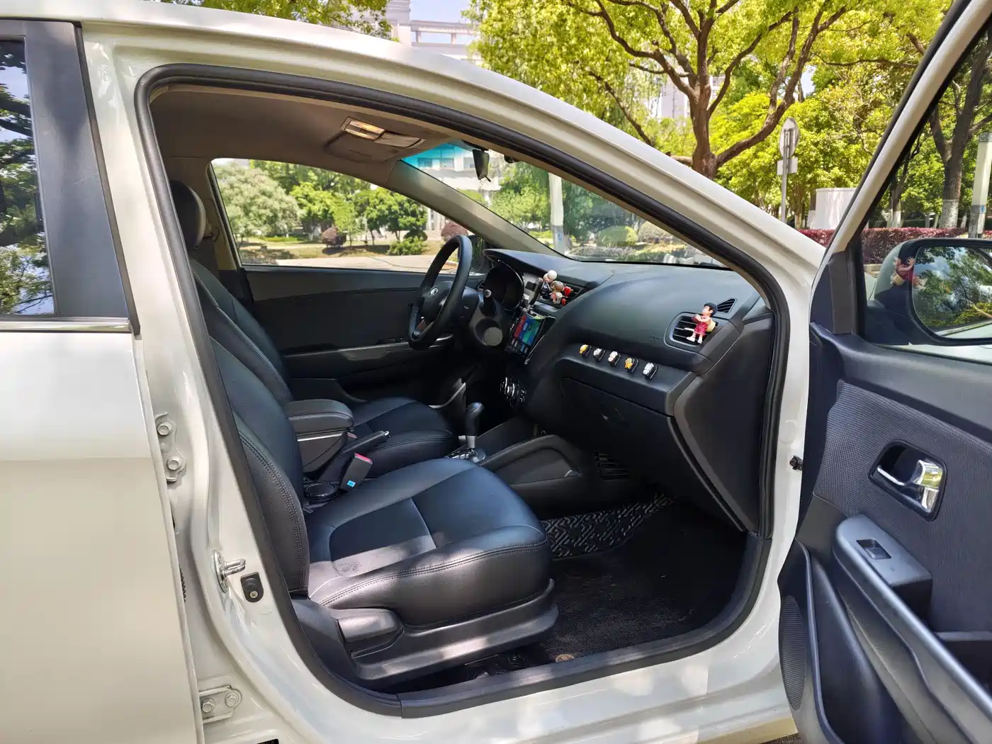 Kia K2 2012 Sedan 1.4L AT GLS Commemorative Edition фото 16