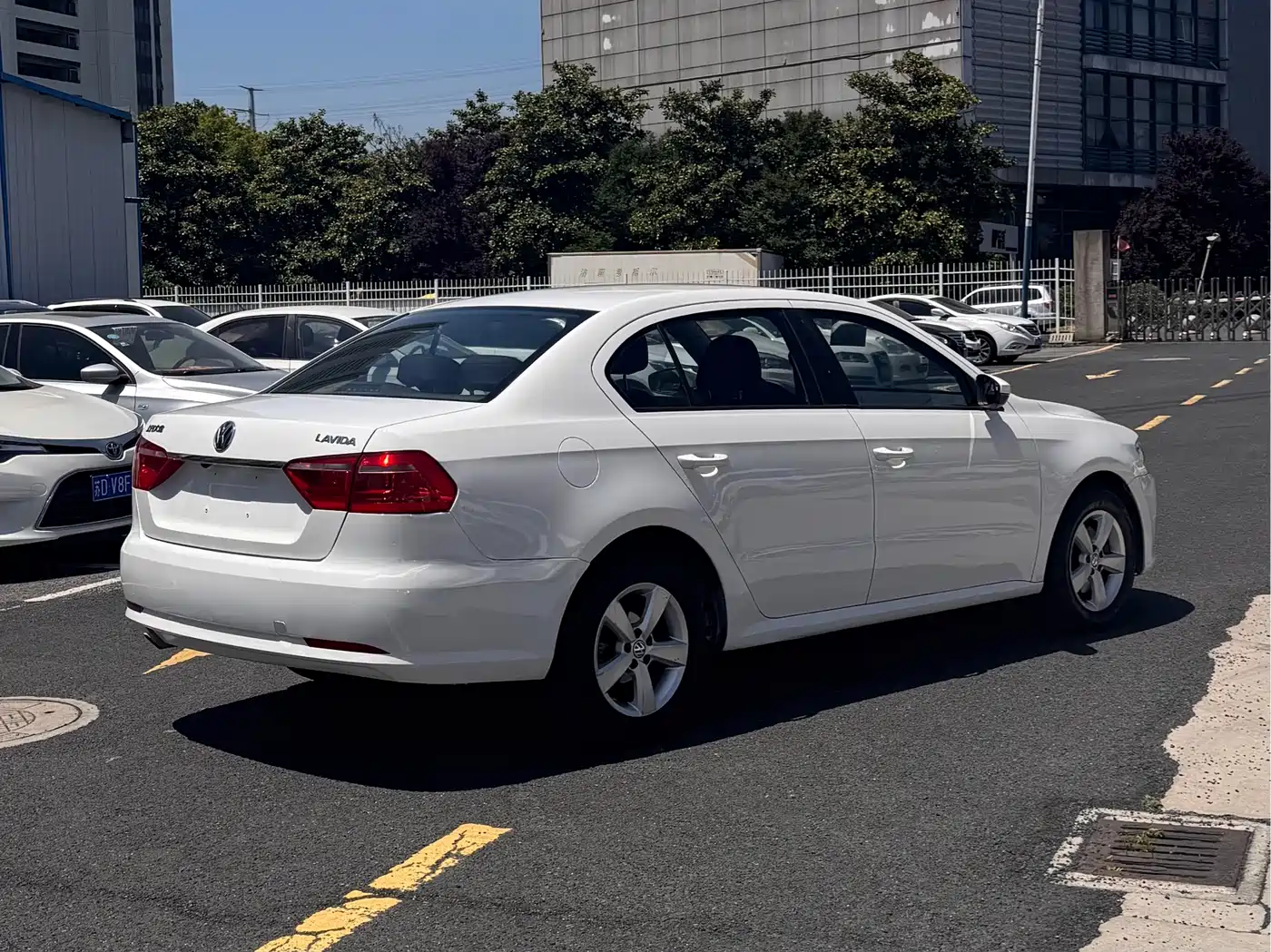 Volkswagen Lavida 2013 Facelift Classic 1.6L Automatic Trend фото 4