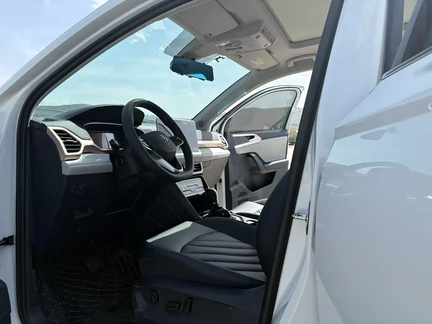 Volkswagen Tharu 2024 300TSI 2WD Full Moon Edition фото 7
