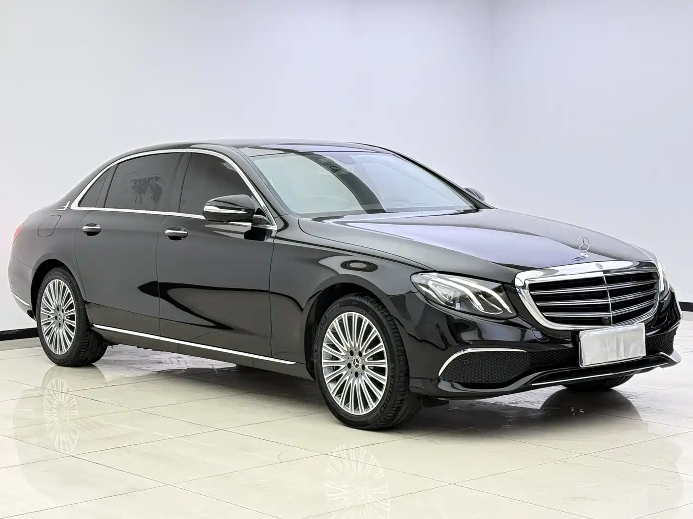 Mercedes-Benz E-Class 2020 E 300 L Luxury Model фото 3
