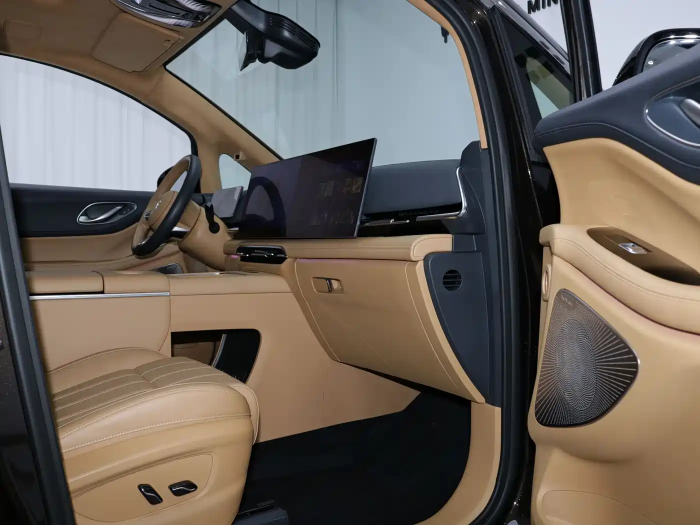 Voyah Auto Voyah Dreamer 2025 PHEV AWD Flagship Kunpeng Edition фото 8