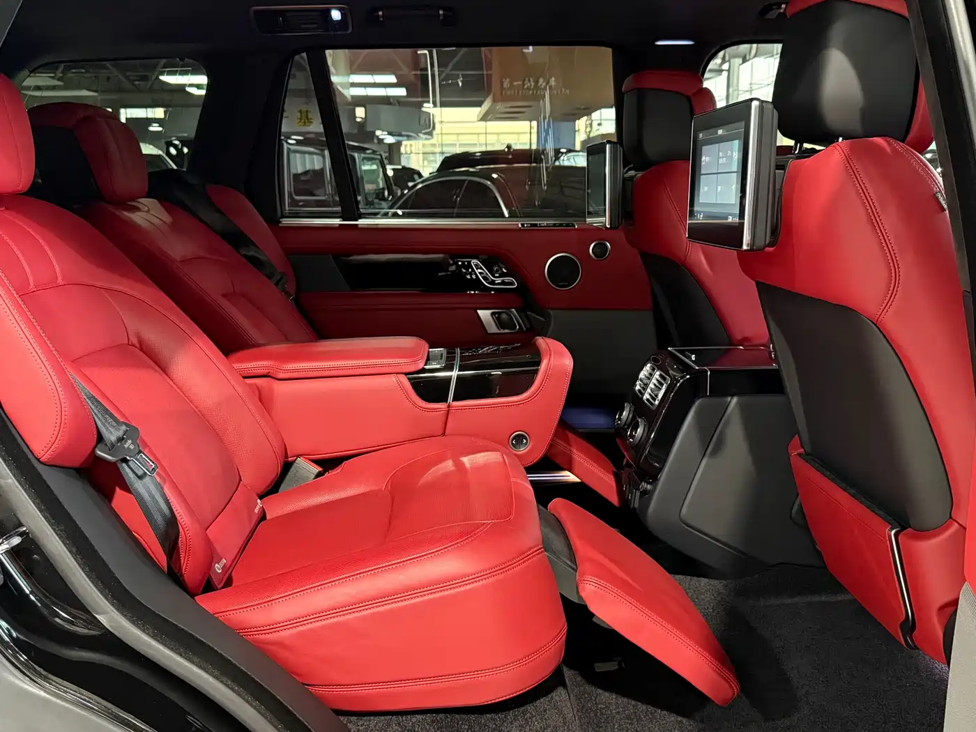 Land Rover Range Rover 2022 3.0 L6 400PS Prestige Genesis Extended Edition фото 10