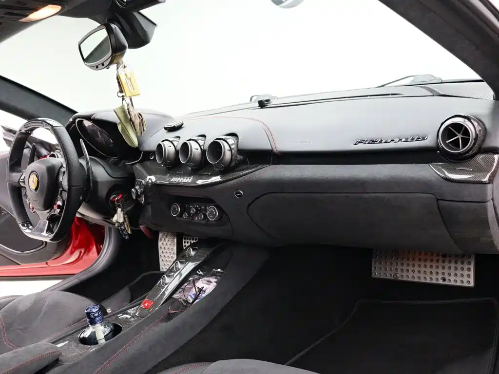 Photo 15 - Ferrari F12berlinetta