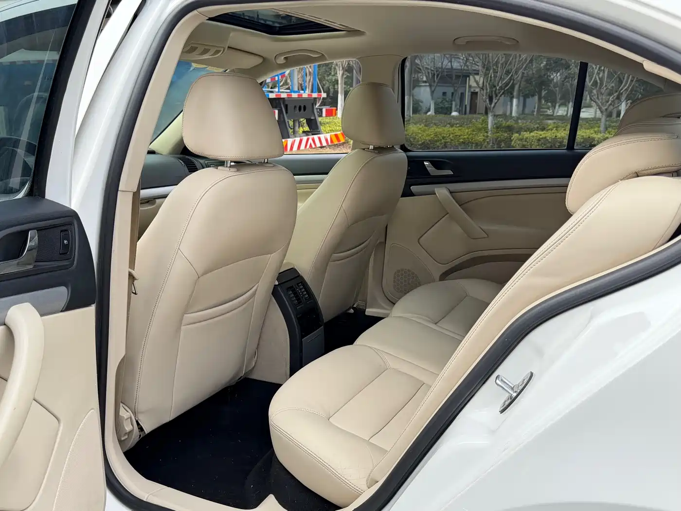 Škoda Octavia 2015 Classic 1.6L Automatic Elite Edition фото 9