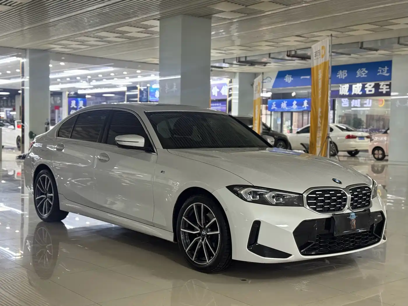 BMW 3 Series 2023 325Li M Sport Package фото 3