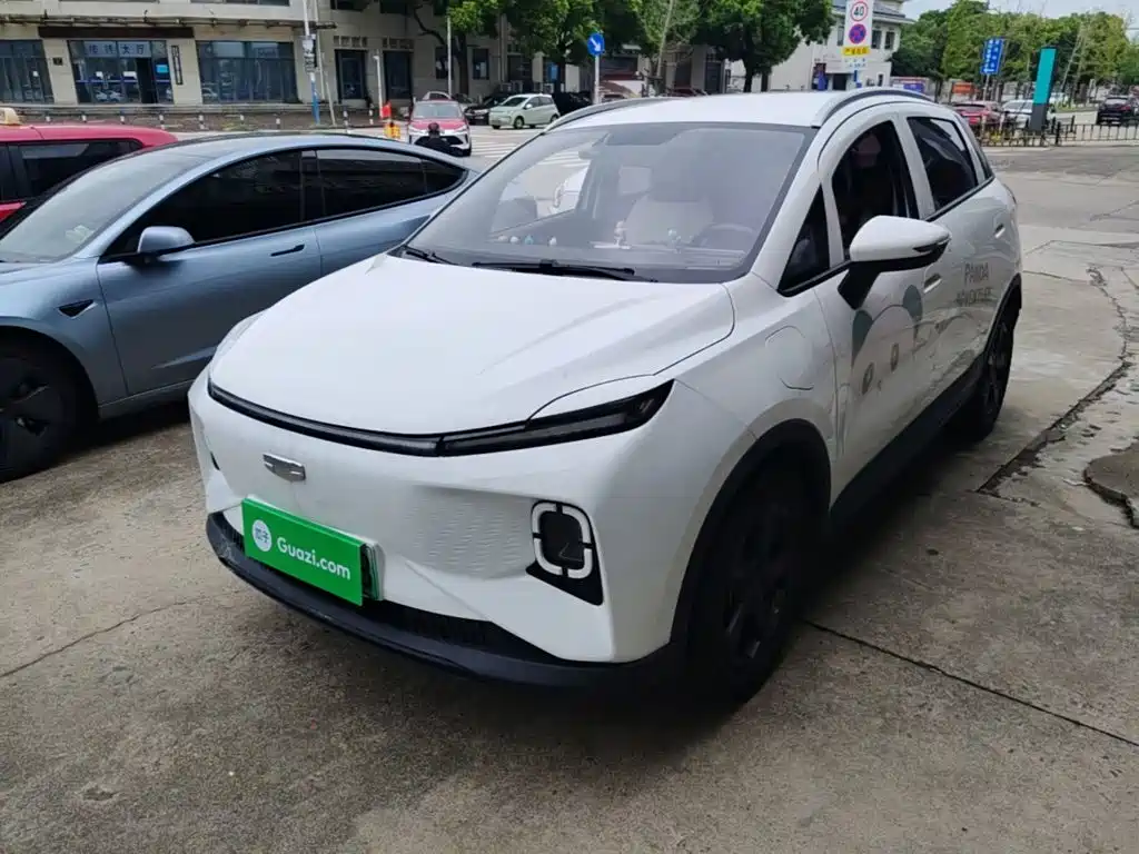 Фото 2 - Geely Geometry E Firefly