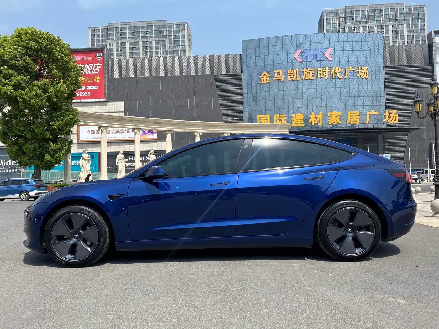 TESLA MODEL 3