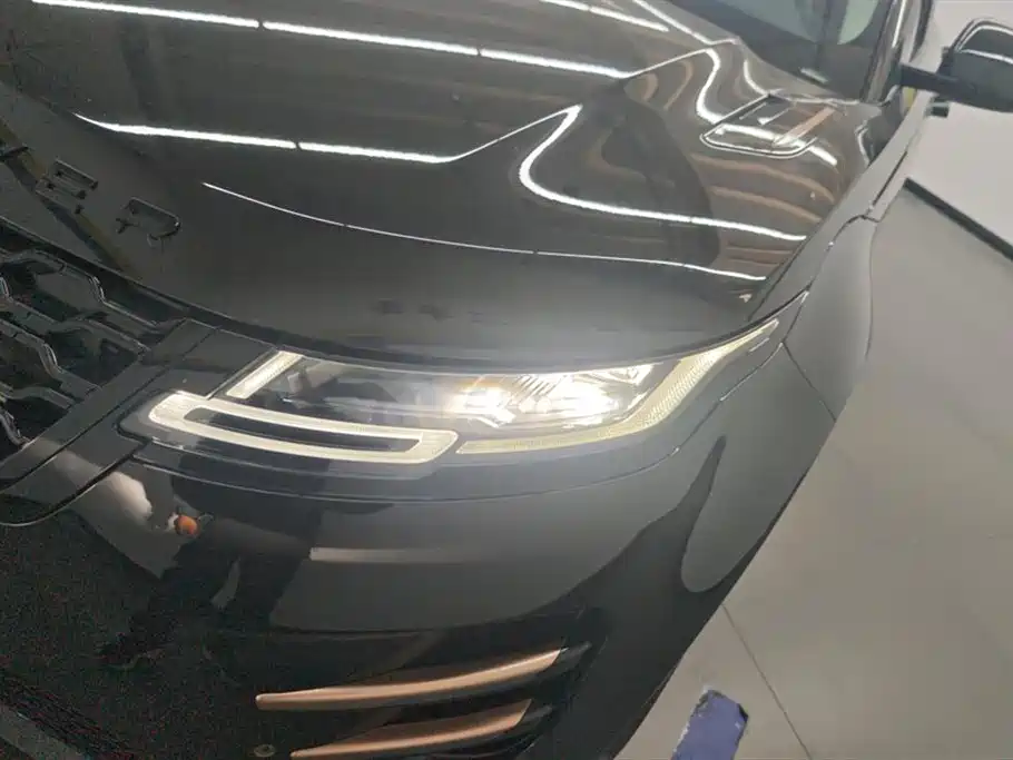 Land Rover Range Rover Evoque 2022 Range Rover Evoque L 249PS R-Dynamic Corinthian Bronze Special Edition фото 5