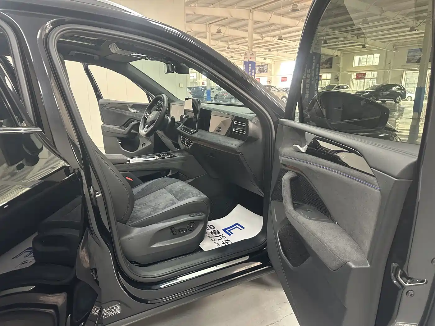 Volkswagen Tiguan L 2025 2024 PRO 380TSI 4WD R-Line Premium Edition
