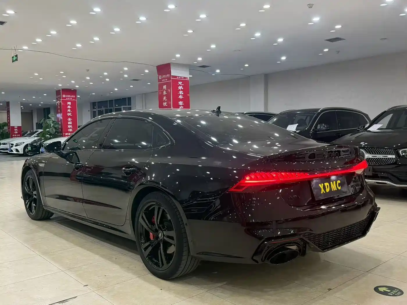 Фото 4 - Audi A7L