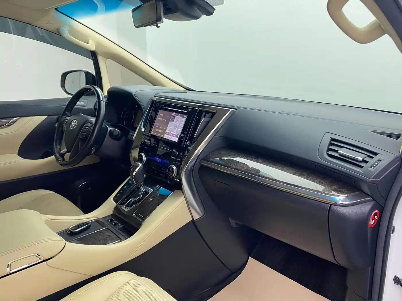 Toyota Alphard 2019 Hybrid 2.5L Premium Edition фото 16