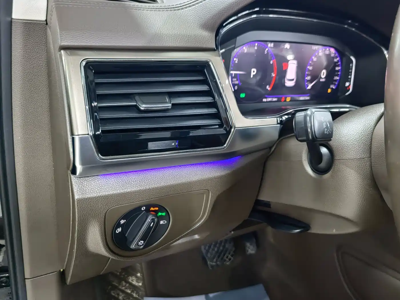 Volkswagen Viloran 2020 380TSI Premium фото 15