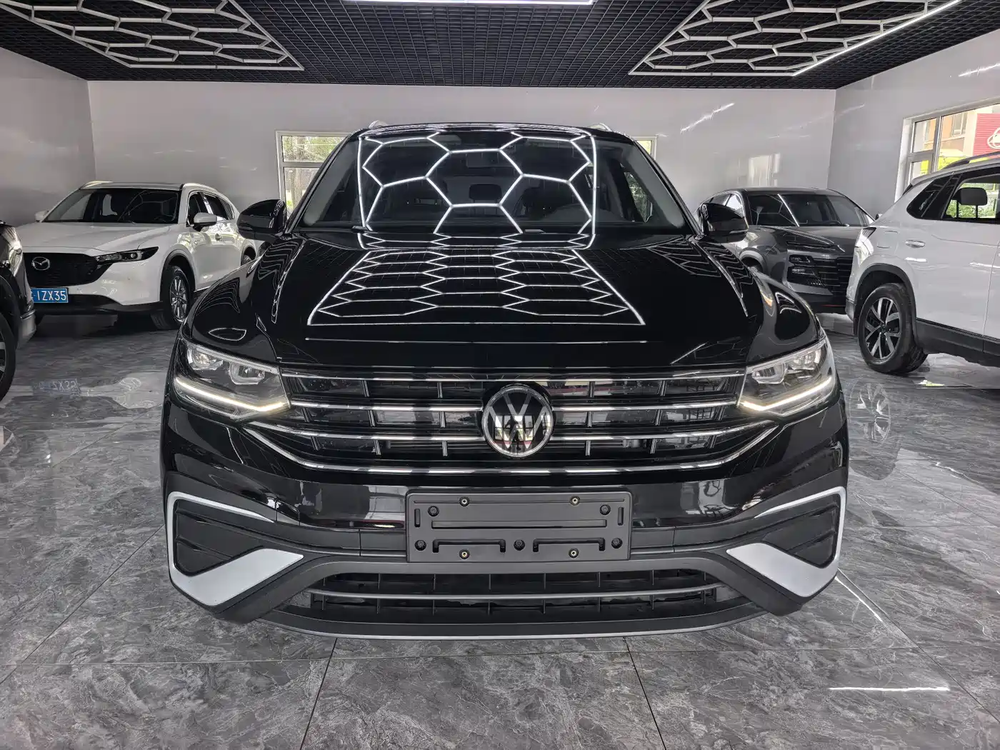 Фото 1 - Volkswagen Tiguan L