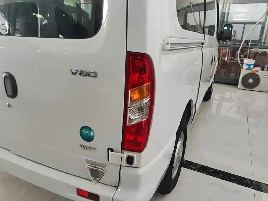 Maxus Xintu V80 2024 2023 2.0T AMT Classic Aoyun Short Wheelbase Medium Roof 5/6 Seats