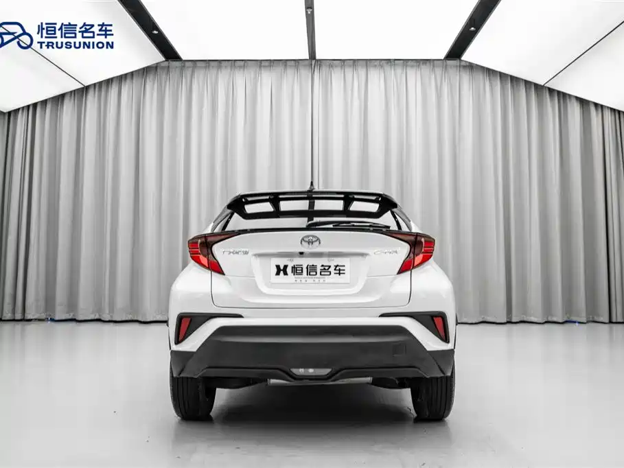 Toyota C-HR 2021 2.0L Luxury Edition фото 6