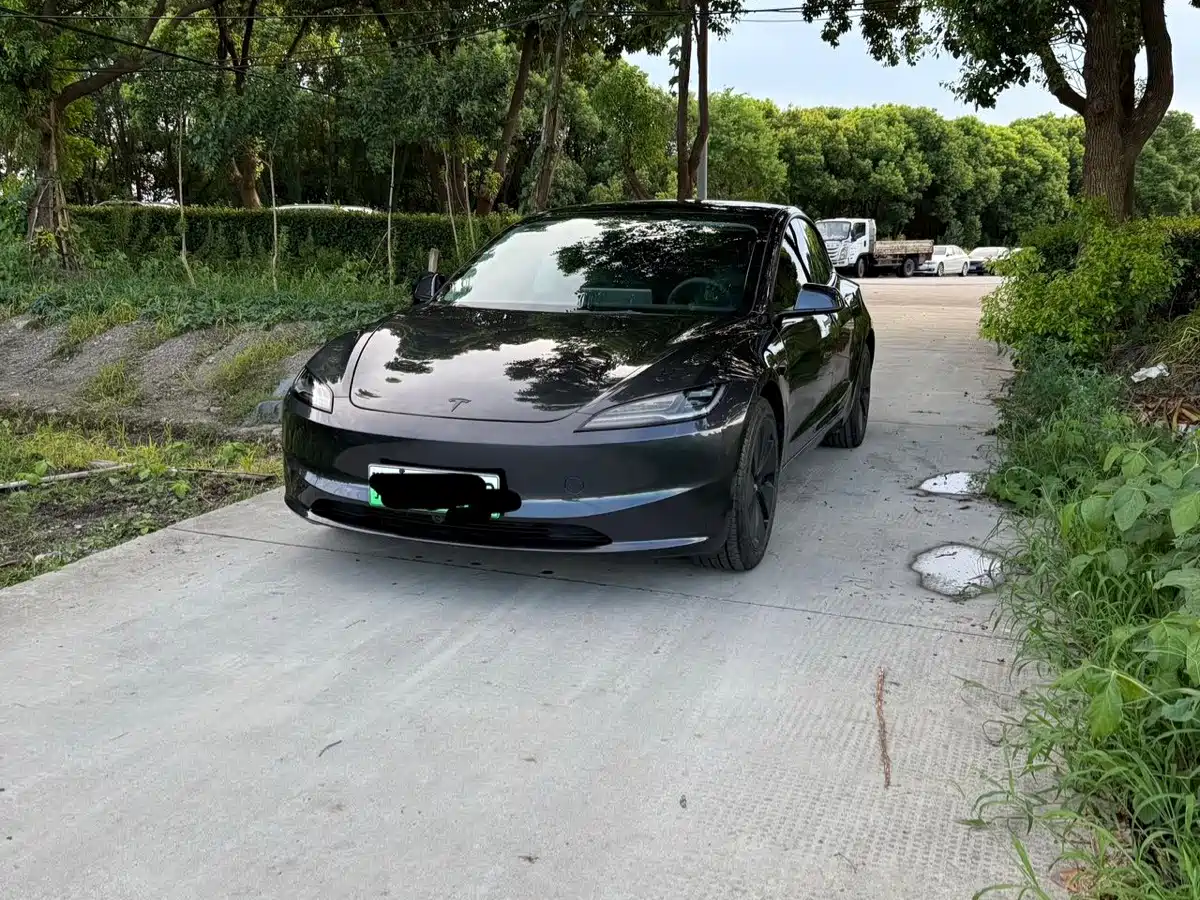 Фото 1 - Tesla Model 3
