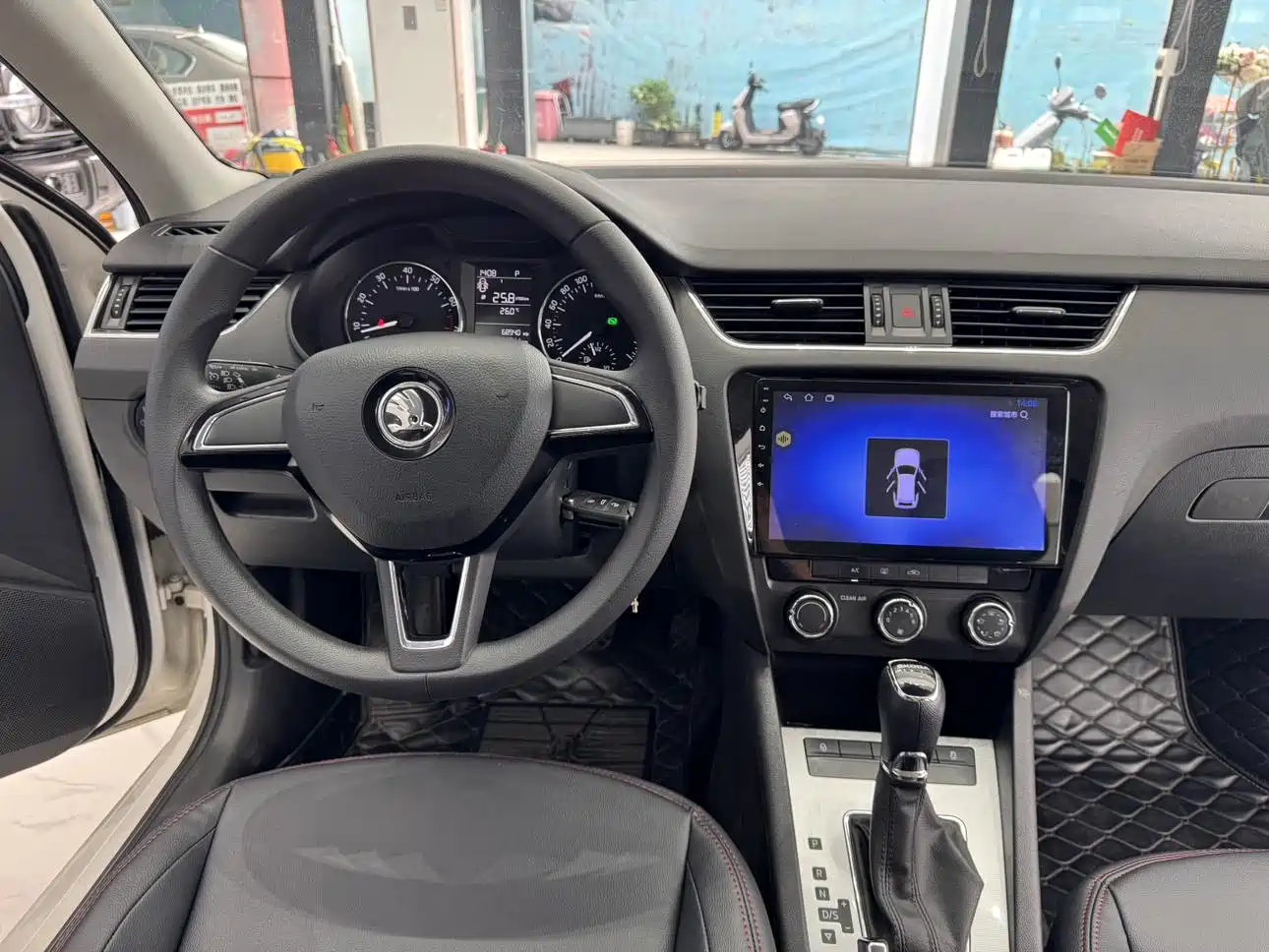 Škoda Octavia 2017 1.6L Automatic Pioneer Edition фото 27