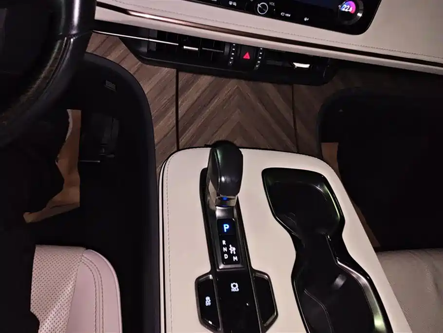 Lexus LM 2023 500h 6-Seater Prestige Edition фото 16