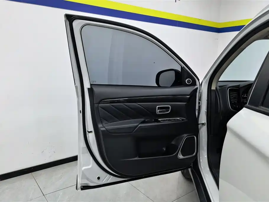 Mitsubishi Outlander 2019 2.0L 2WD Enjoy 7-Seater China VI фото 7