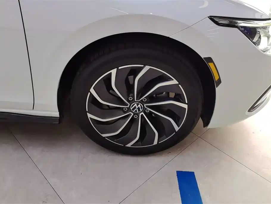 Volkswagen Golf 2021 280TSI DSG 30th Anniversary Edition фото 6