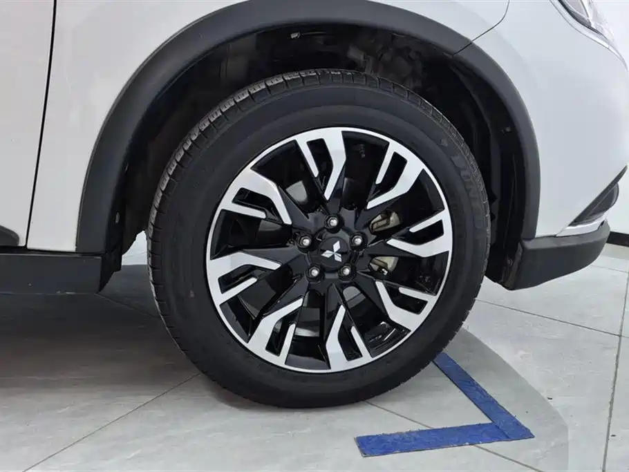 Mitsubishi Outlander 2019 2.0L 2WD Enjoy 7-Seater China VI фото 6