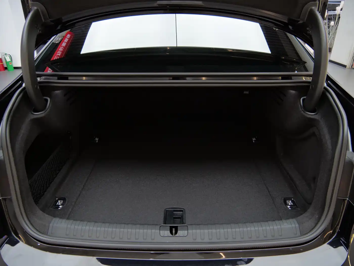Audi A7L 2024 45 TFSI quattro Black Warrior Edition фото 17