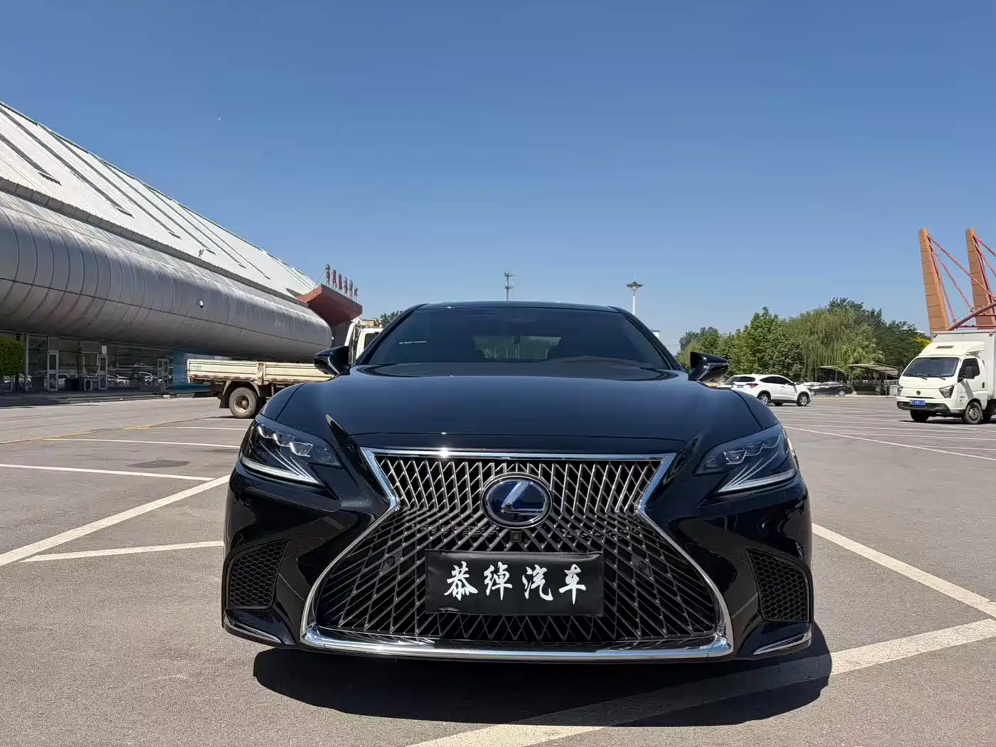 Lexus LS 2018 500h Executive Edition China V фото 3