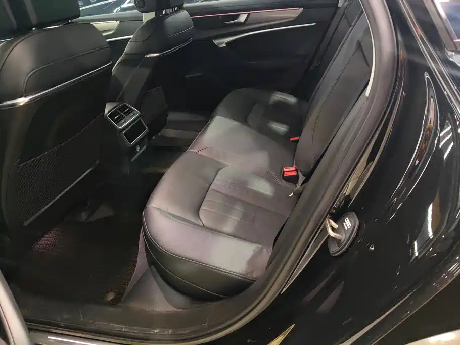 Фото 11 - Audi A6L