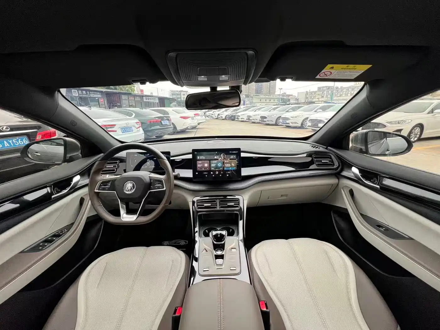 BYD Qin PLUS 2024 Glory Edition DM-i 55KM Leading фото 5
