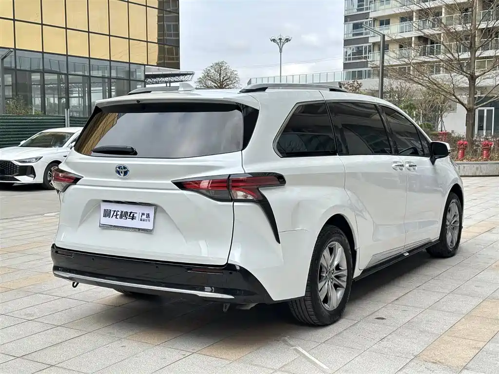 Toyota Sienna 2021 2.5L Hybrid Platinum Edition фото 7