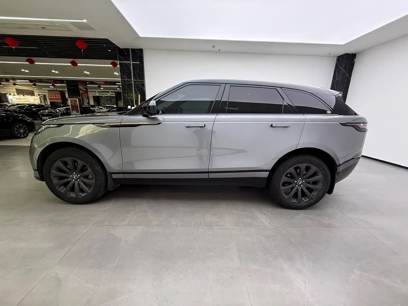 Фото 10 - Land Rover Range Rover Velar