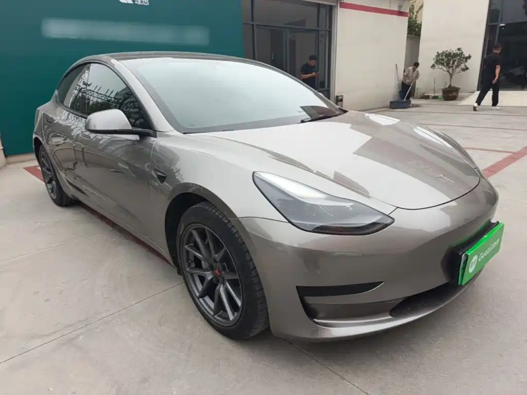 Фото 4 - Tesla Model 3