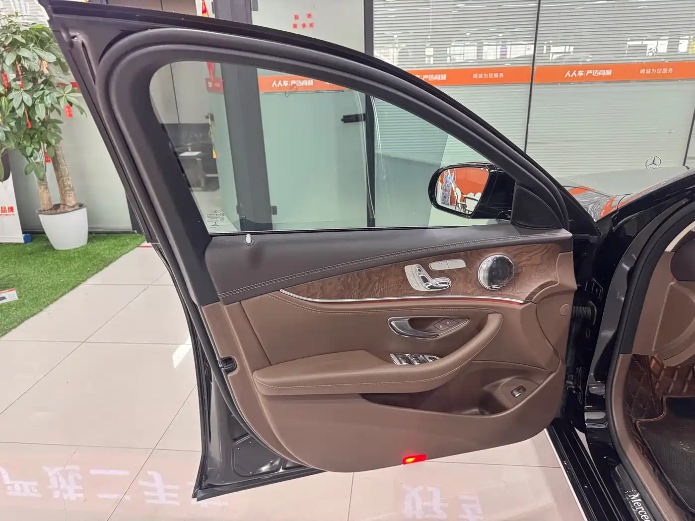 Mercedes-Benz E-Class 2016 E 300 L Luxury фото 13