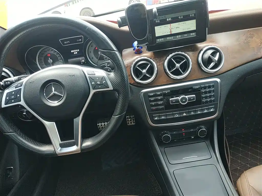 Mercedes-Benz GLA 2015 GLA 260 4MATIC Sport фото 14