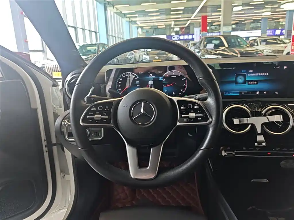 Mercedes-Benz A-Class 2020 Second Facelift A 180 L Sport Sedan фото 11