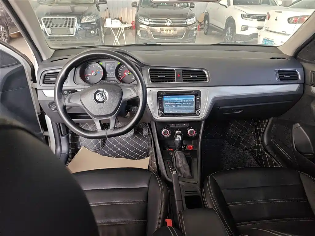 Volkswagen Lavida Tour 2015 1.6L Automatic Trend Edition фото 10