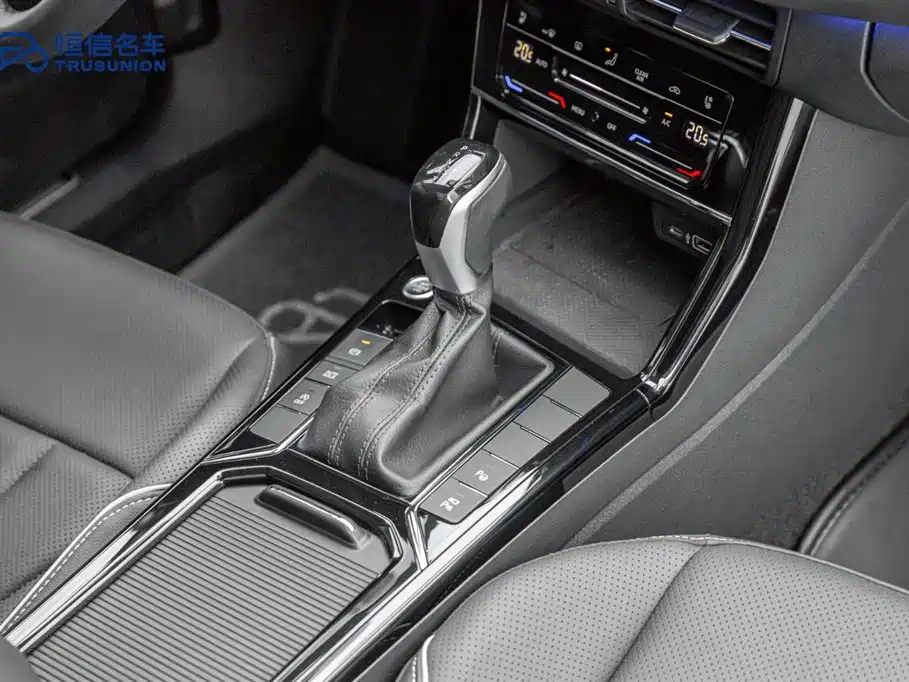 Volkswagen Passat 2024 380TSI Luxury фото 19