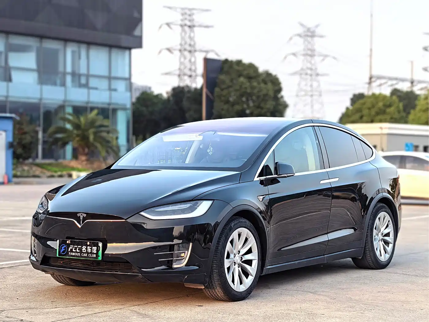 TESLA MODEL X