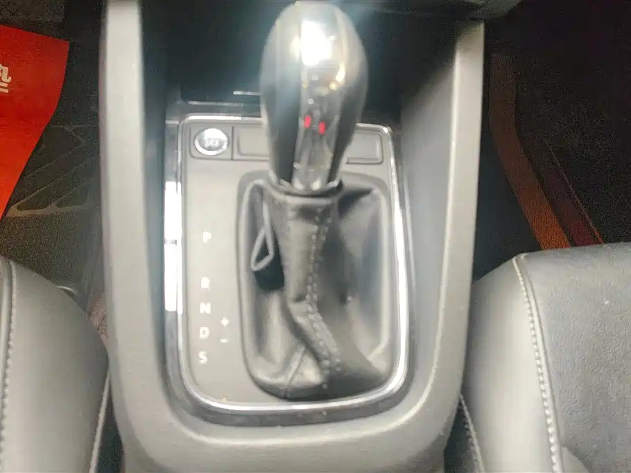 Volkswagen Sagitar 2018 1.6L Automatic Comfort фото 16