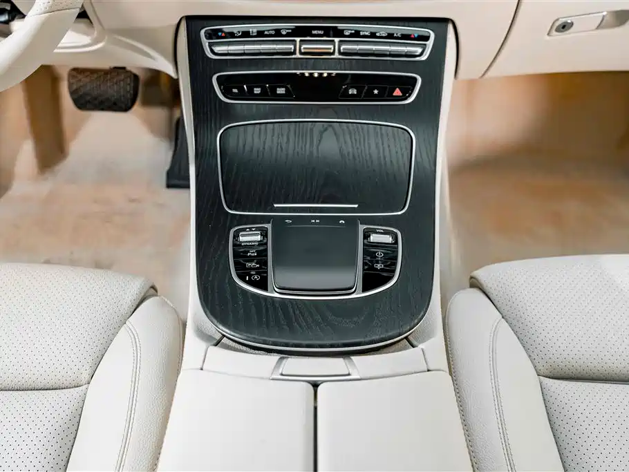 صورة 14 - Mercedes-Benz E-Class