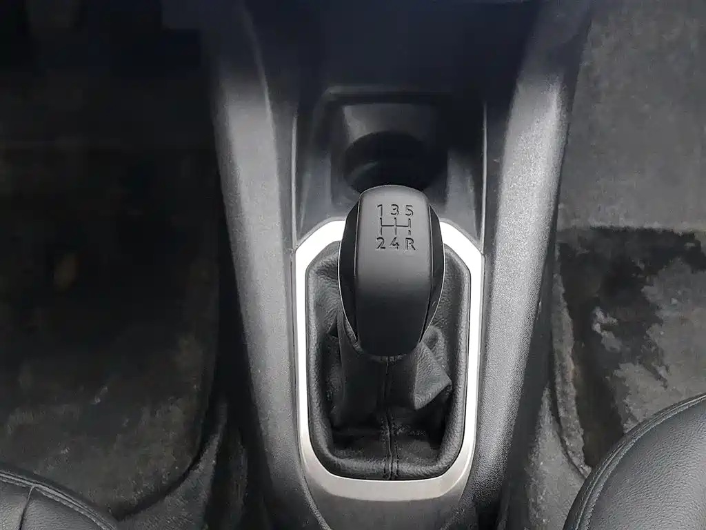 Peugeot 301 2016 1.6L Manual Comfort Edition фото 13