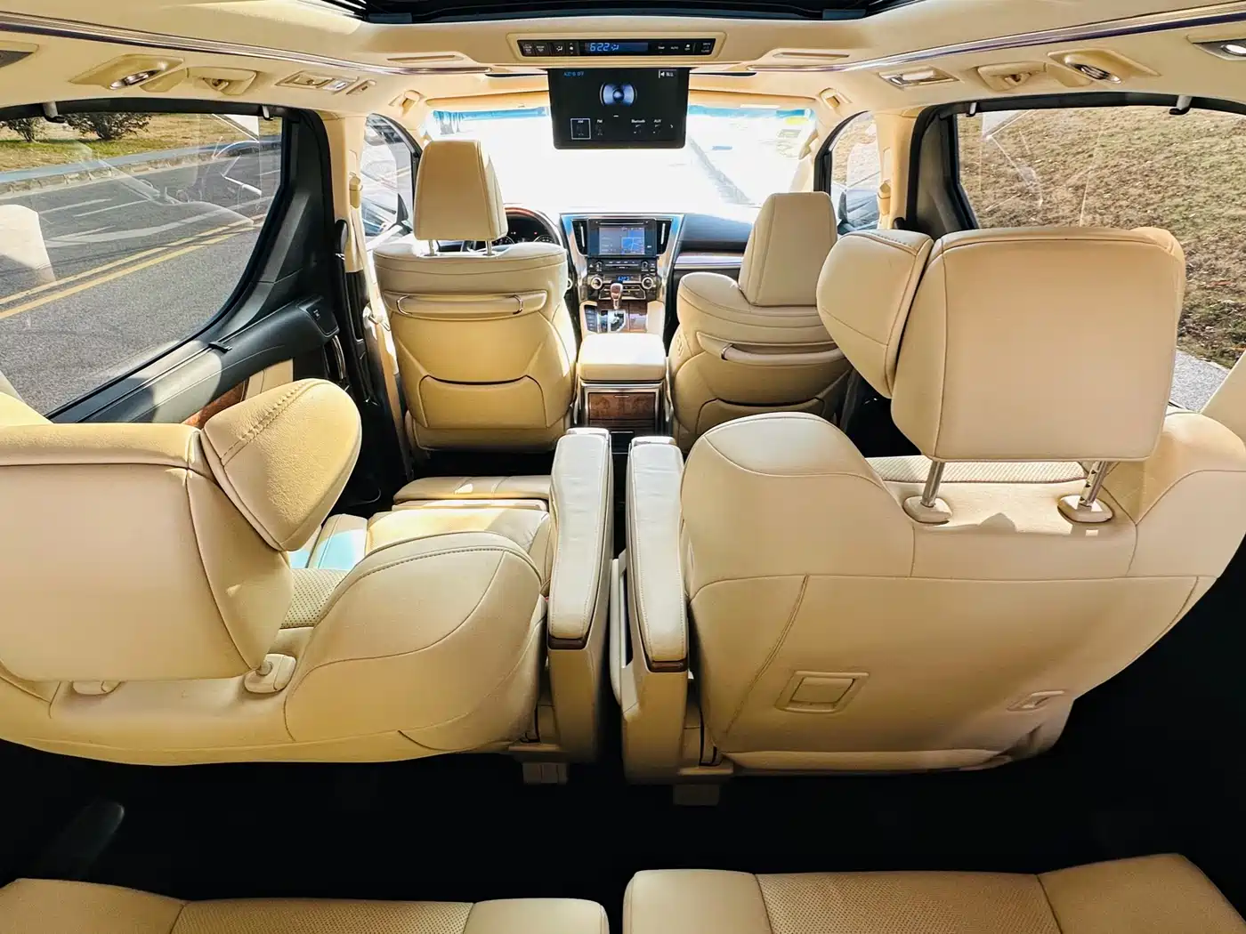 Toyota Alphard 2015 3.5L Premium Edition фото 9