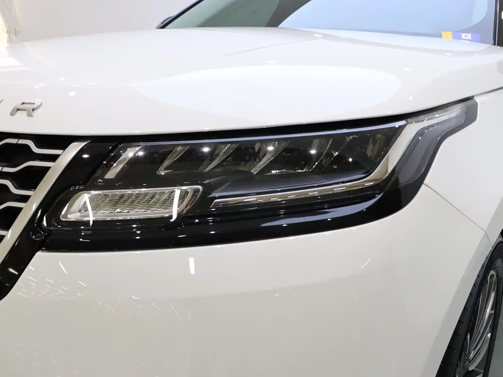 Фото 7 - Land Rover Range Rover Velar